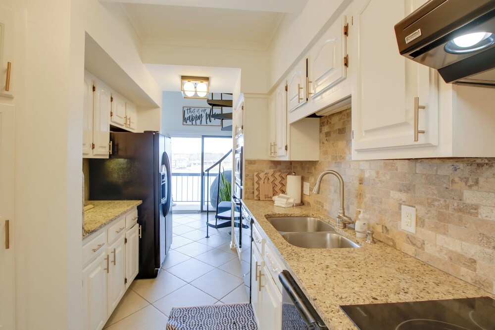 Million-dollar Views: Condo on Lake Hamilton!