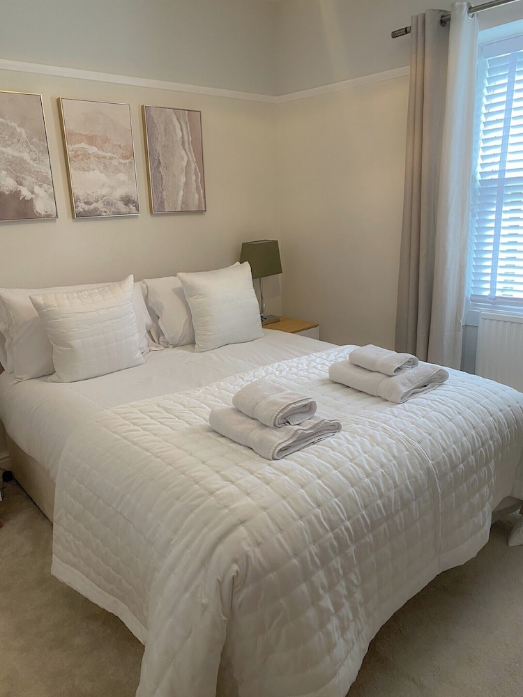 Luxury Townhouse Retreat in Kendal w/ Free Parking