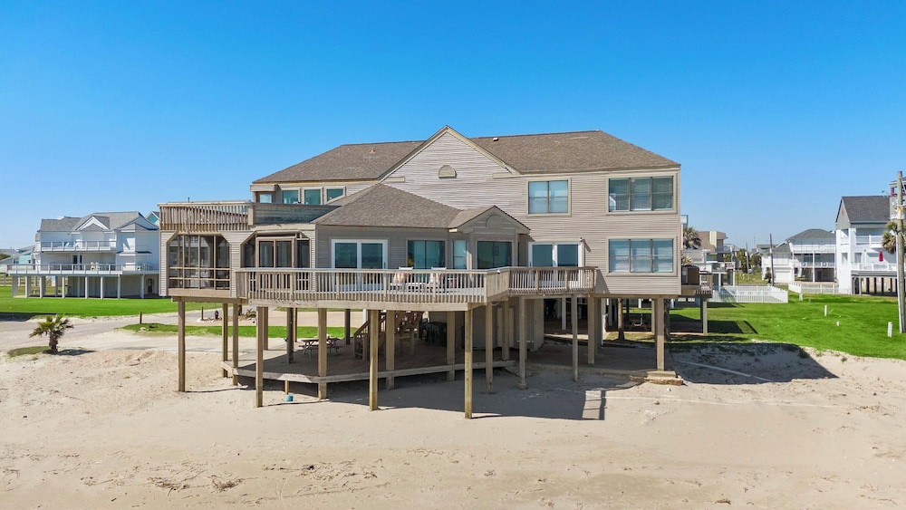 Pirates Beach Retreat by Ryson Vacation Rentals