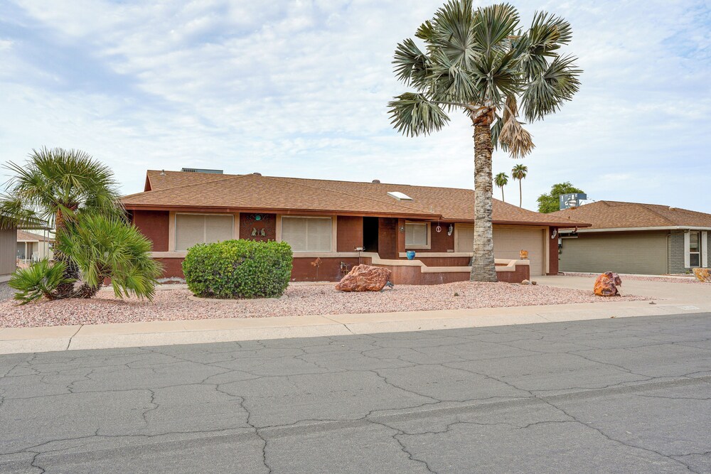 Close to Golf: Sun City Escape w/ Furnished Porch!