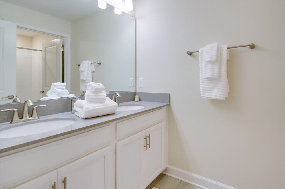 Gorgeous Townhome In Champion's Gate Near Disney! 4 Bedroom Townhouse by RedAwning view 3