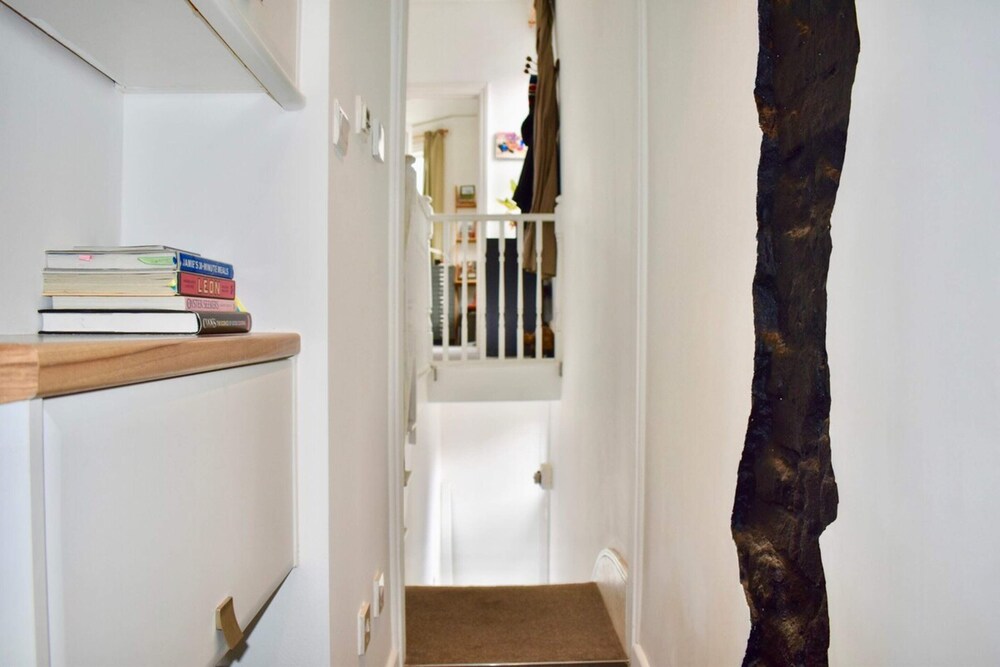 Charming 1 Bedroom Apartment With Plenty of Character view 2