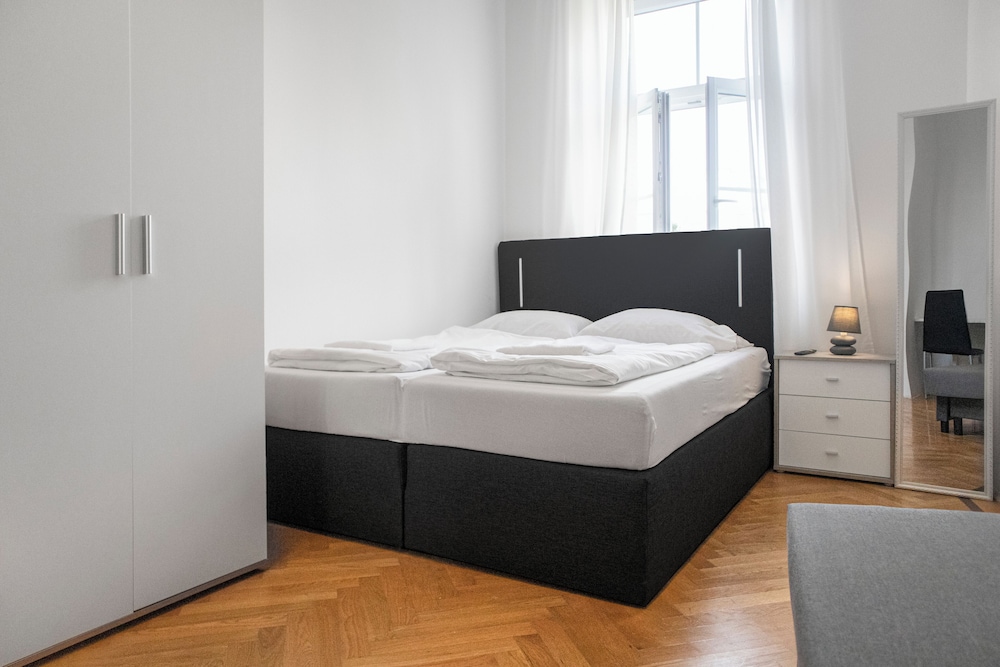 Perfect 7BR Stay Near Hauptbahnhof