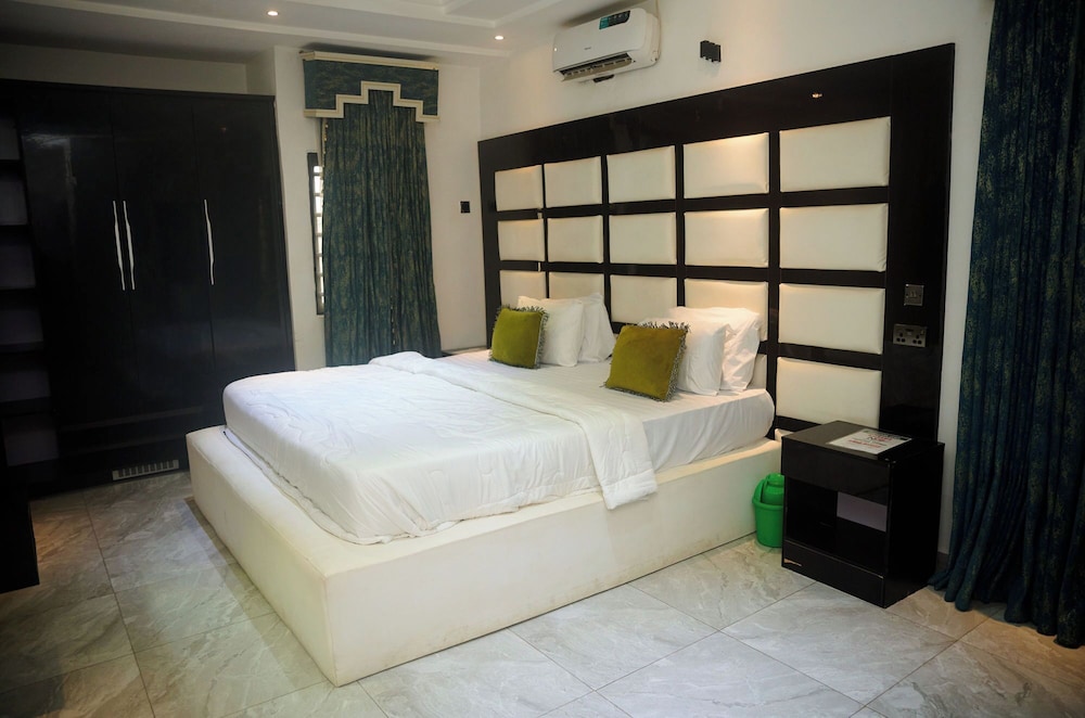 Luxurious 1 Duplex and 3 Flats Apartments, Ugbor Village RD, Benin City Nigeria