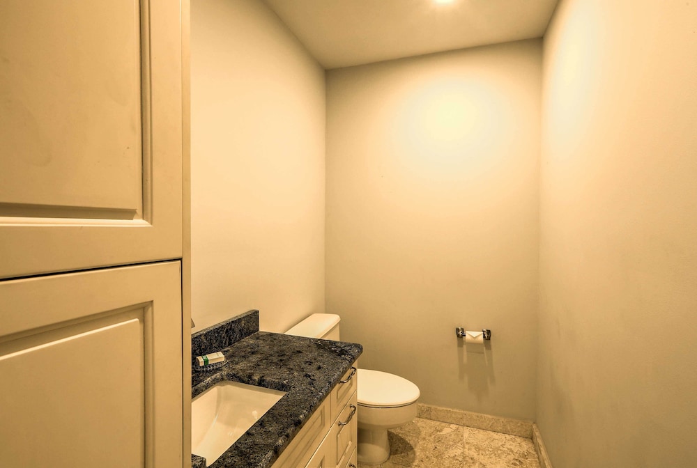 Walk to Beach: St Thomas Condo w/ Balconies