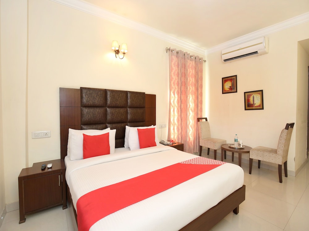 OYO 12989 White Diamond Hotel
