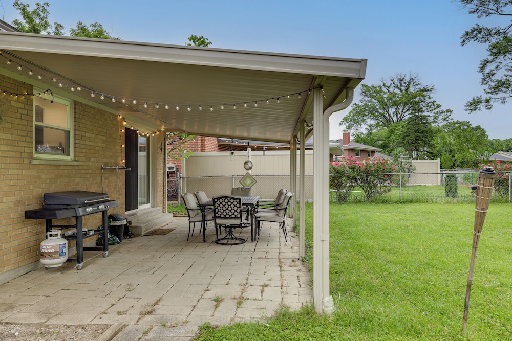 10 Mi to Dtwn Cincinnati: Home w/ Patio & Yard!