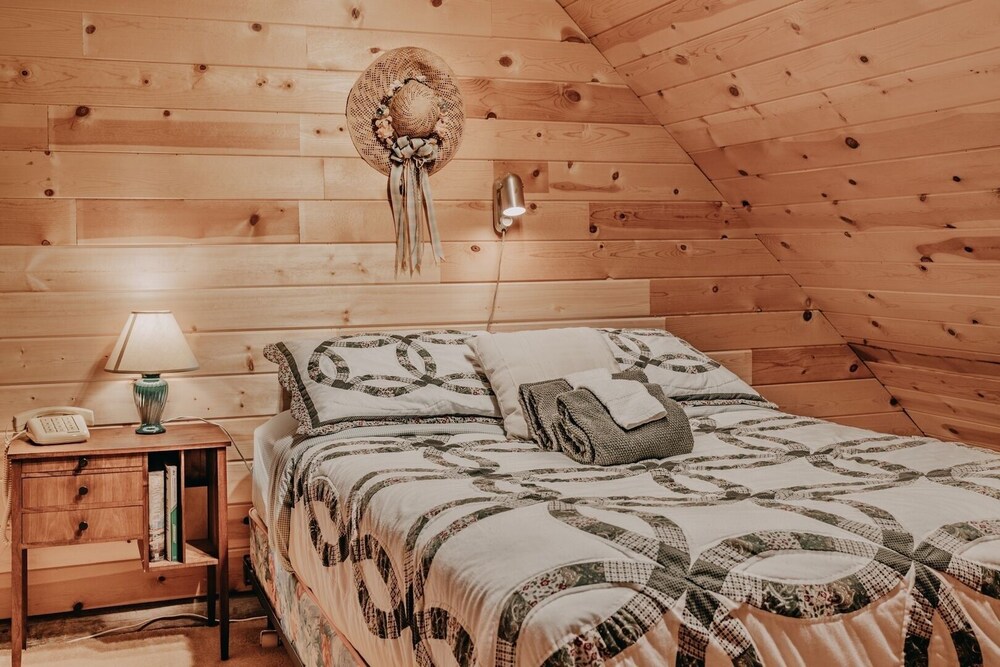 11sl - Wi-fi - No Pets Log Cabin - Sleeps 7 2 Bedroom Cabin by Redawning view 5