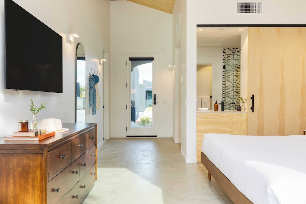 Blackhaus B : 4 Bedroom Suite by Avantstay 4-rooms