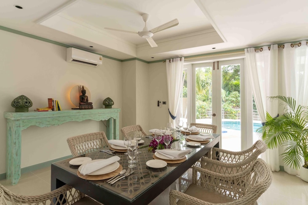 4Bed PoolVillaSteps from the Beach KBR34