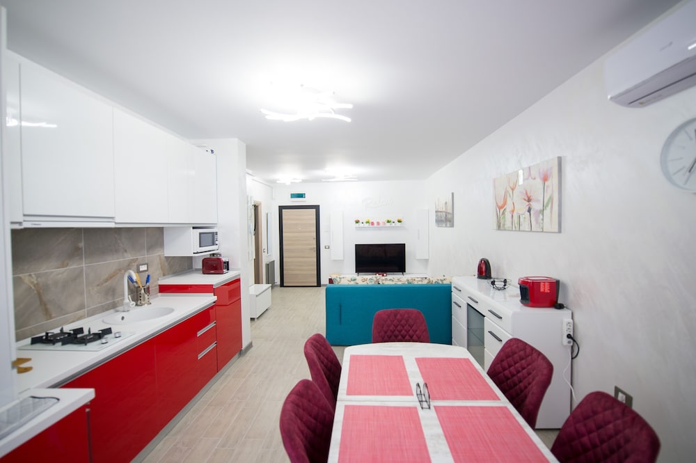 Mamaia Alezzi view 5