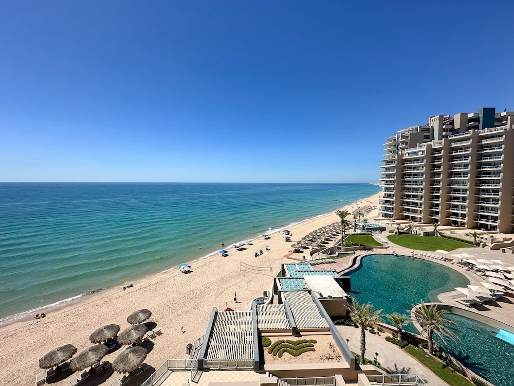 Beach Bliss Retreat 2BR Beachfront Condo