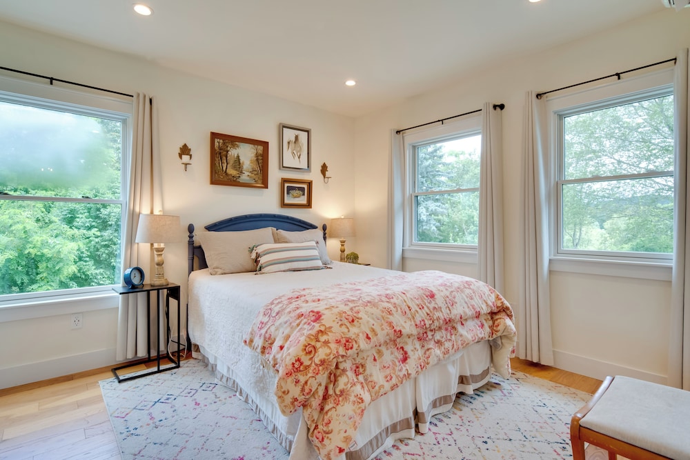 Getaway w/ Guest House - 6 Mi to Lake Glenville!