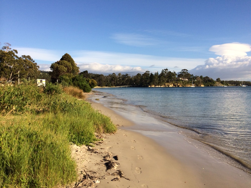 Snug Beach Cabin And Caravan Park