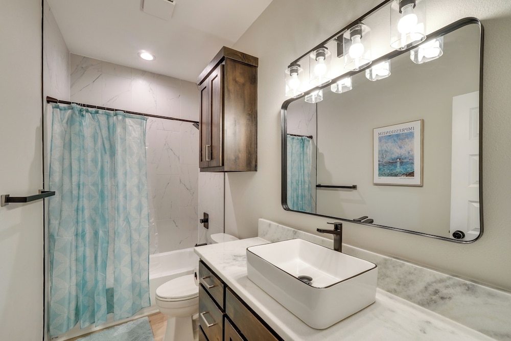 7 Mi to Afb: Central & Modern San Angelo Home