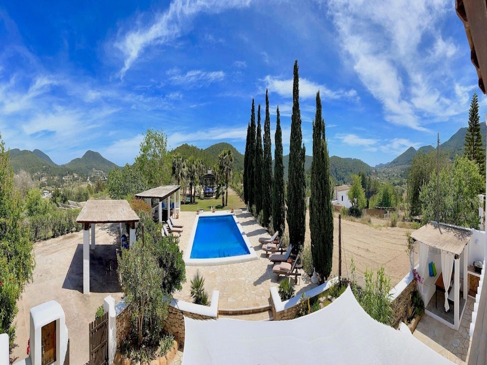 Holiday Home Near Stunning Beaches