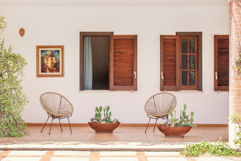 Galatea e Giardino delle Esperidi apartments with pool by Wonderful Italy