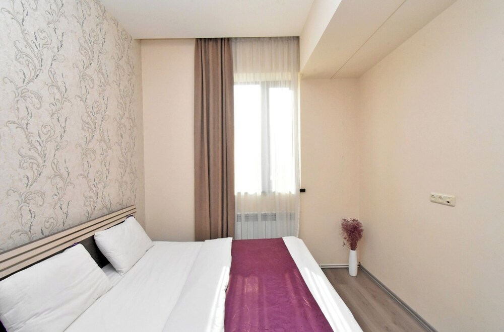2 bedroom apartment on Teryan street