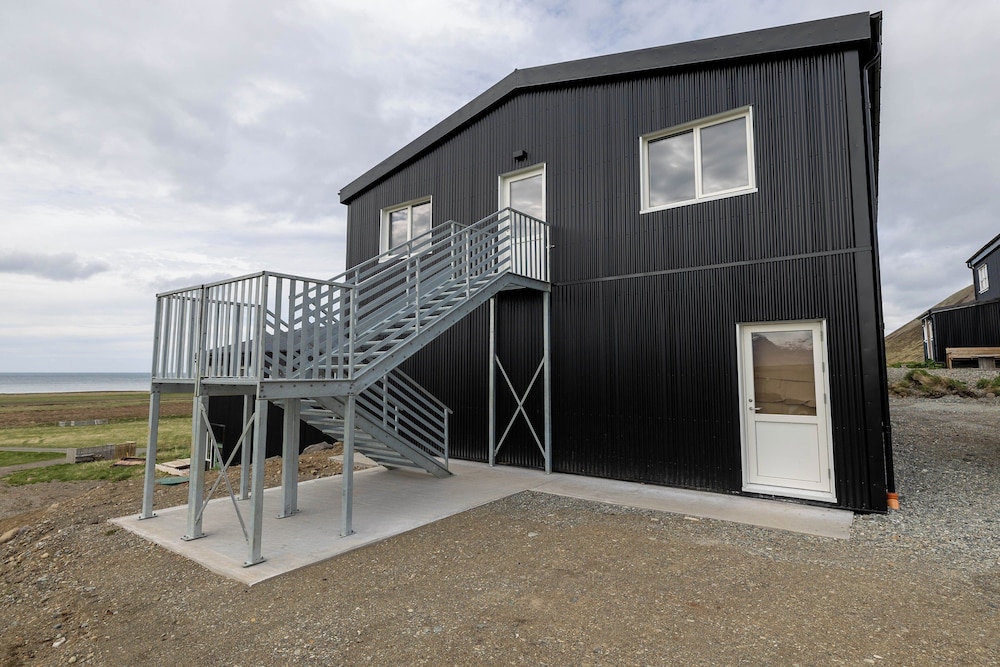 Dis Cottages
