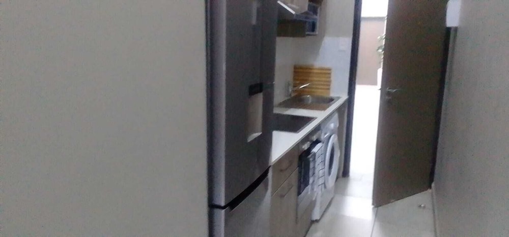 One Bedroom Unit In Central Rosebank