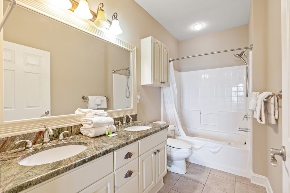 Magnolia Pointe Luster Leaf 4837-301 3 Bedroom Condo