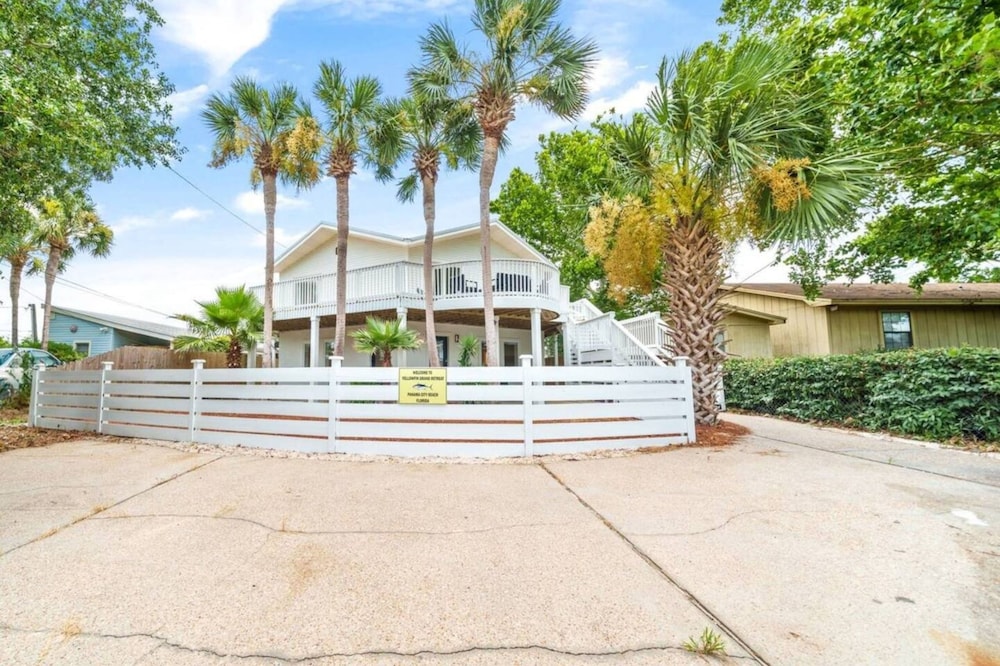 Seas & Greetings! 5BR 4BA House! Elegant Coastal Living Near the Shore