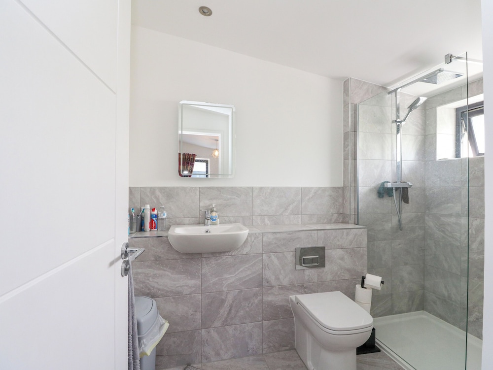 6 Strathtay Lodges