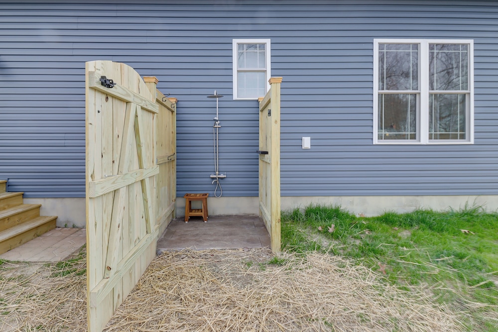 Walk to Bay: Home w/ Fenced Yard in Colonial Beach