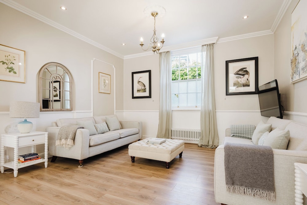 Stylish Townhouse Annexe Cheltenham