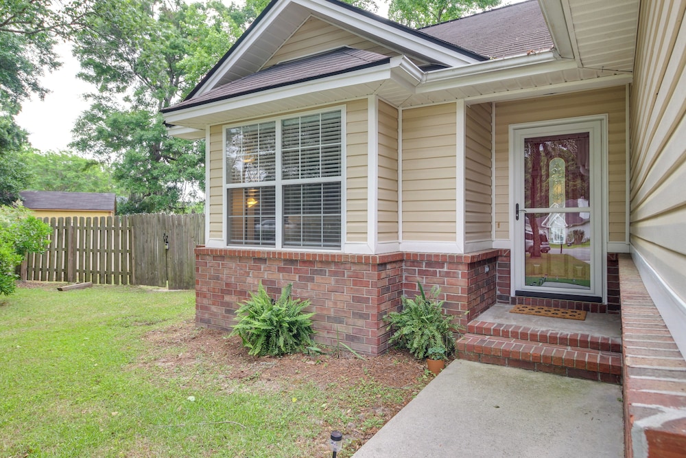 Deck & Yard: Savannah Area Retreat!