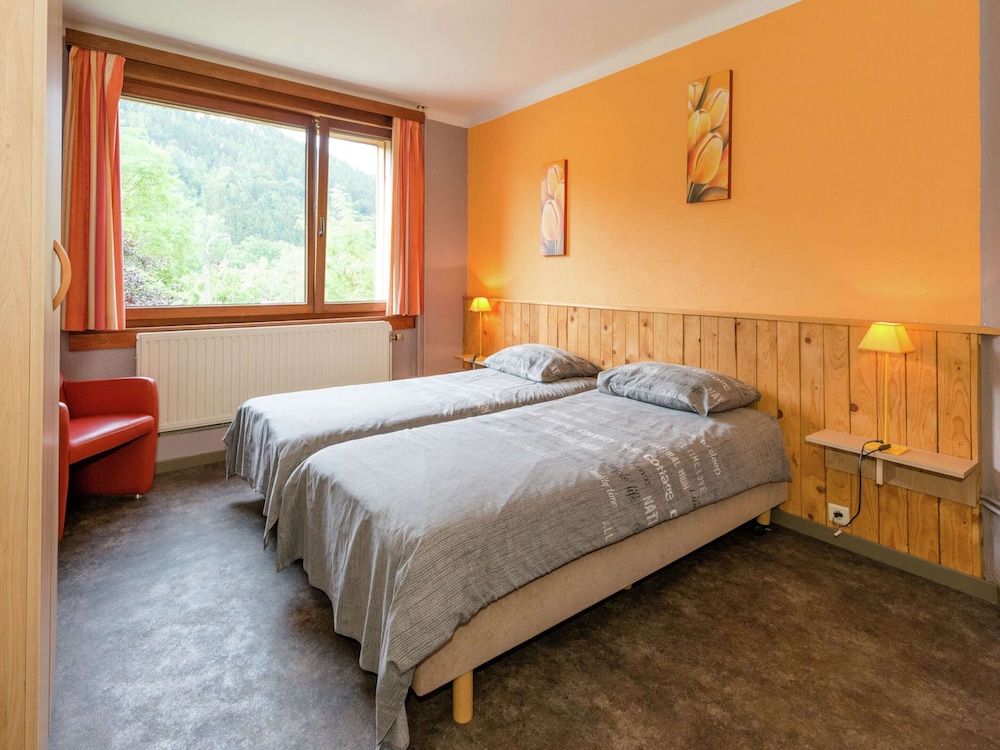 Large Group House with Welness Equipment & Swimming Pool near Malmédy view 5