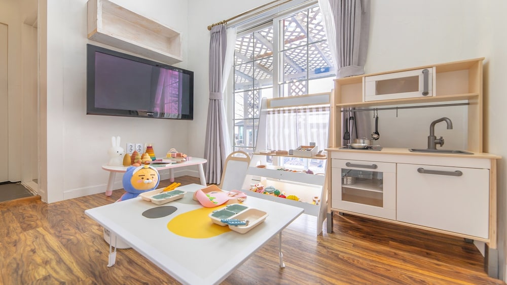Ganghwa Hi Mom Kids Spa Pension Yellow