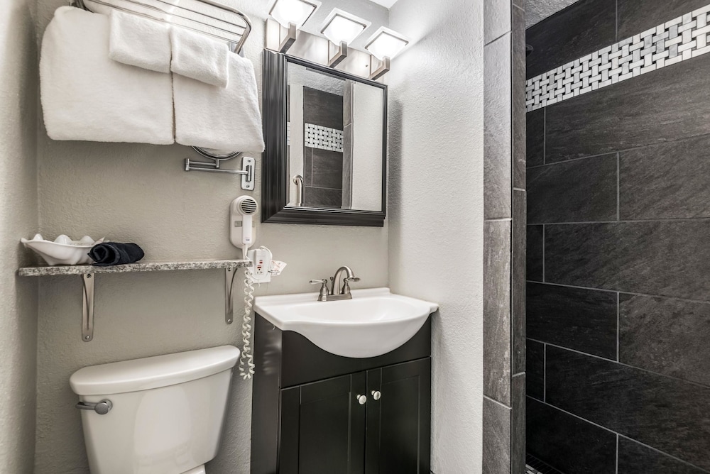 Sedalia Vacations - Hotel Bothwell Sedalia Central District, Ascend Hotel Collection - Property Image 1