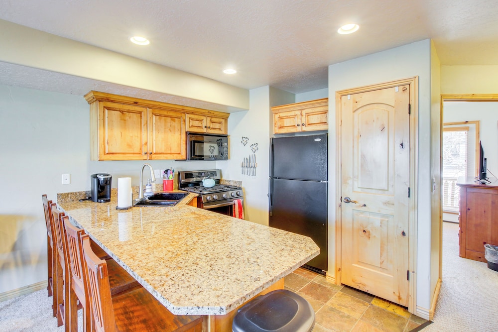 Mtn-view Gem Near Skiing & Golf in Eden!