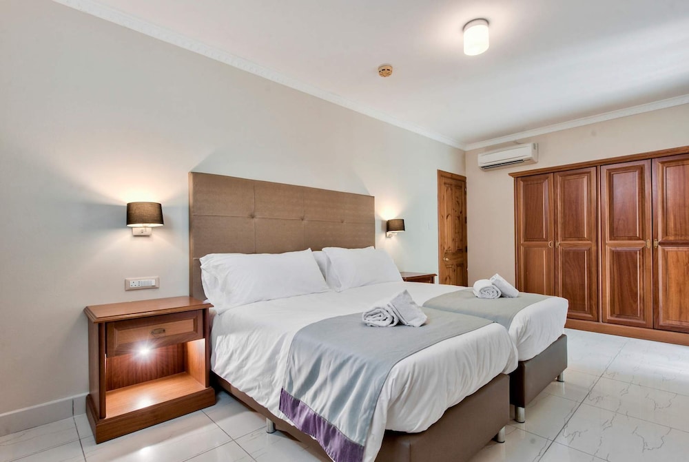 Villa Sardinella-5 Bedroom Villa With Private Pool