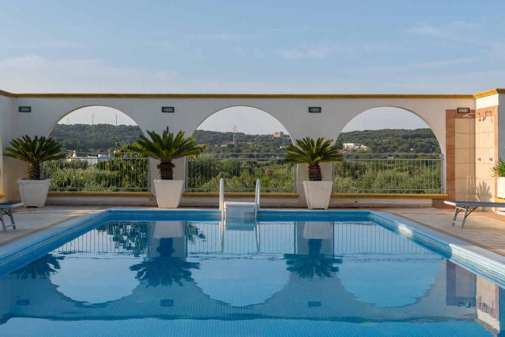 Pool & Wellness