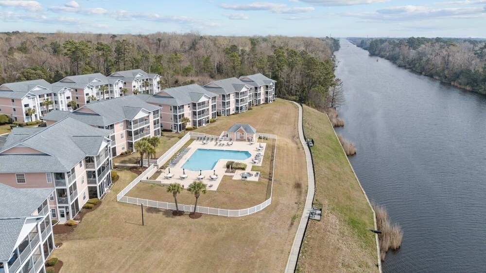Waterway Village 3i 2 Bedroom Condo