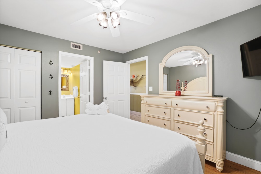 Pelican Beach Resort by Panhandle Getaways