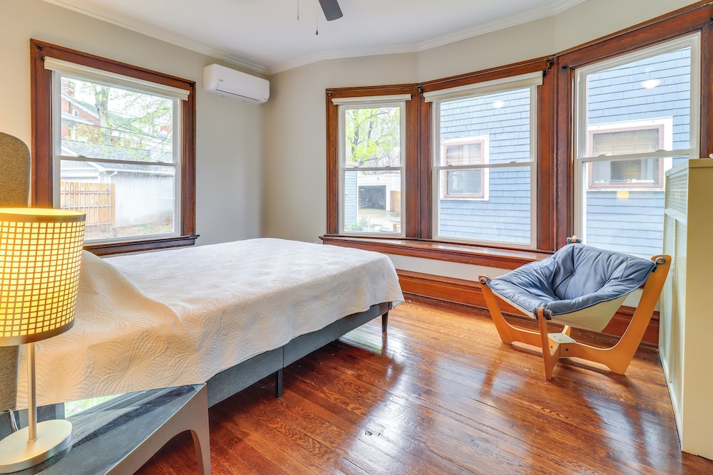 Walkable Apt: 4 Mi to Downtown Toledo!