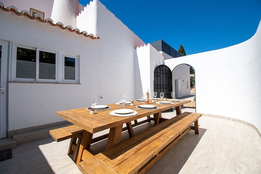 Lavanda Magnificent Five Bedroom Villa in Carvoe