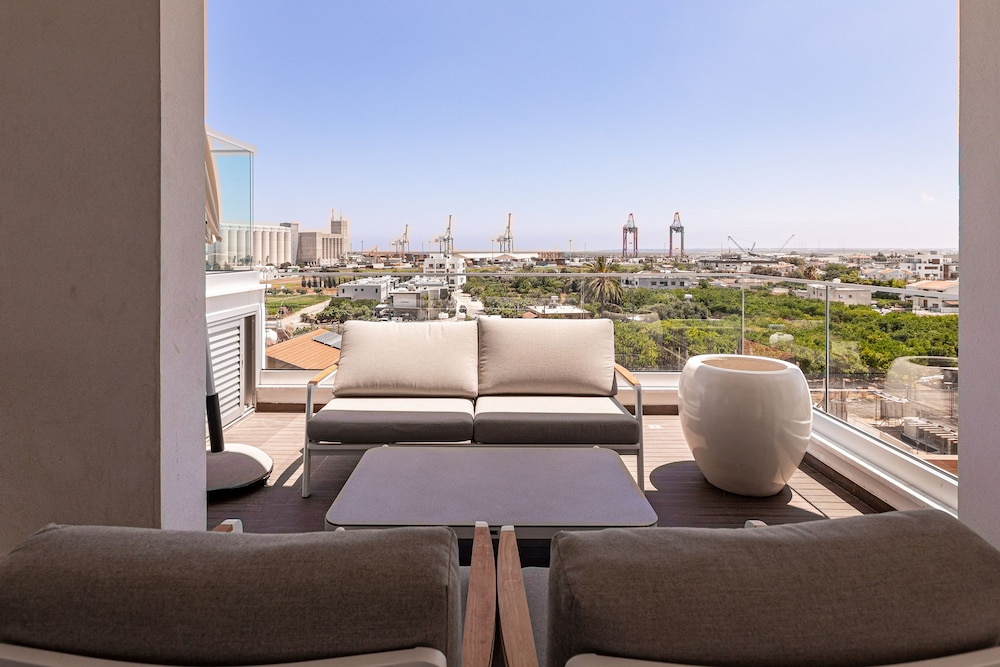 YAMAS Urban Living Platinum 77 Penthouses