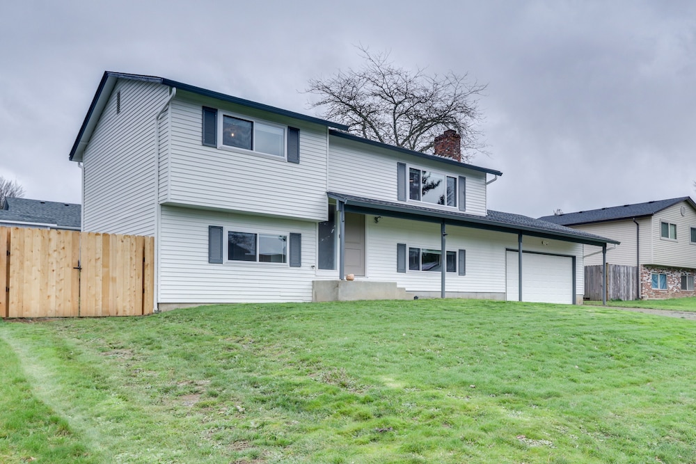 Pet-friendly Vancouver Retreat w/ Home Gym & Grill view 3