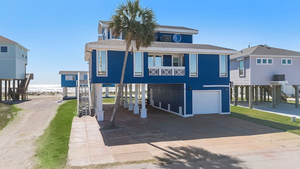 Captain's Manor by Ryson Vacation Rentals