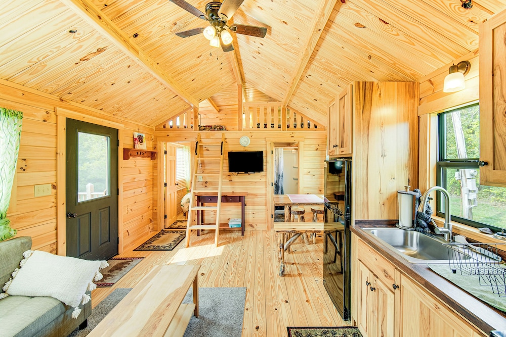 5 Mi to Susquehanna Boating! Secluded Log Cabin
