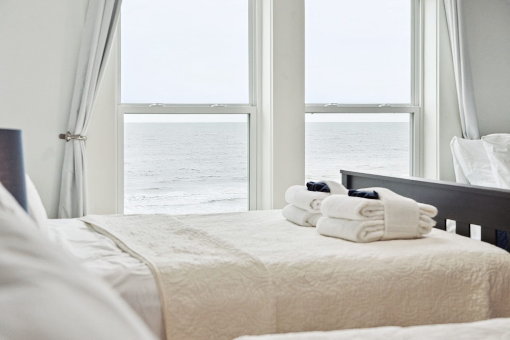 Oceanfront w Pool Panoramic Deck Views 5bdr Folly Ocean Breeze by Avantstay