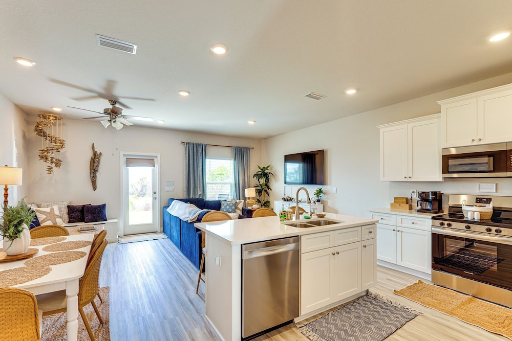 Steps to Ocean: Chic Home w/ Patio in Port St Joe!
