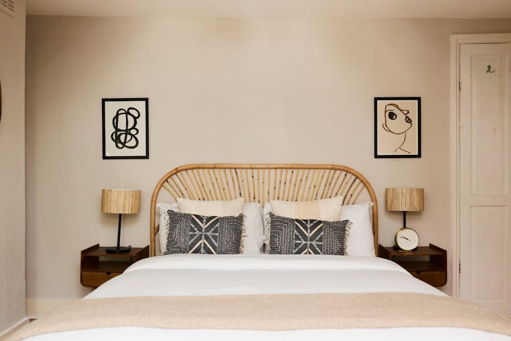The Waterlow Park Wonder - Trendy 2bdr With Study Room and Patio