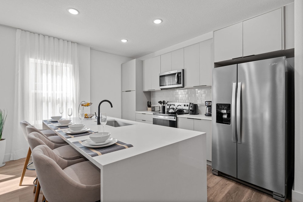 Modern Home With Pool 15 Min From Disney
