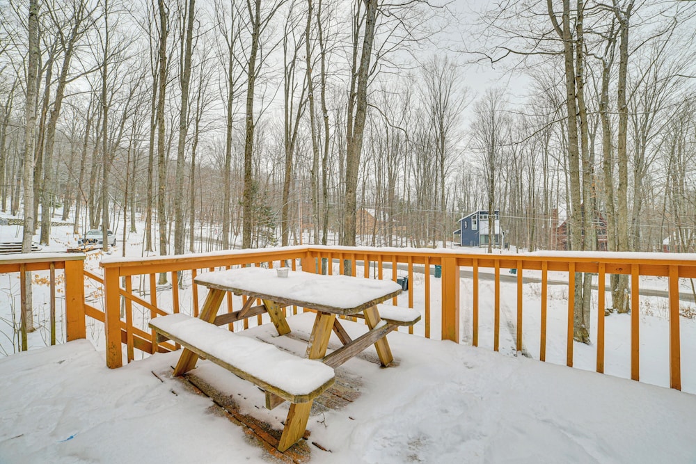 < 1 Mi to Nubs Nob Ski: Cabin w/ Sauna & Deck!