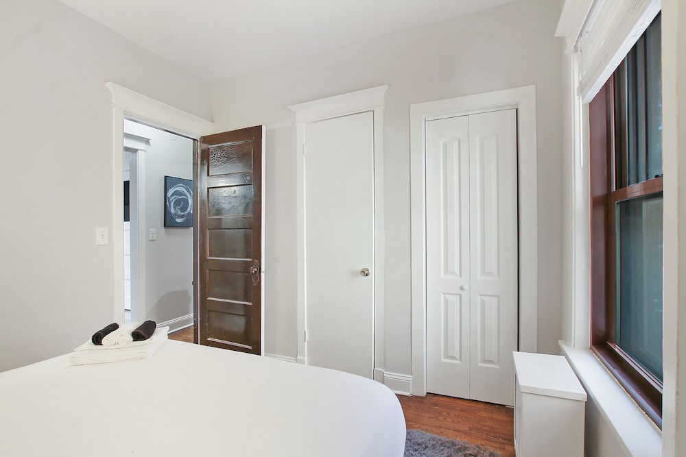 Bright 1BR - Woodlawn 1E